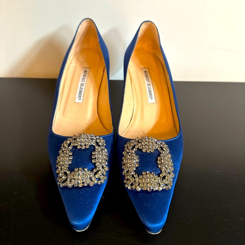 Manholo Blahnik Hangisi heels in SEX IN THE CITY blue